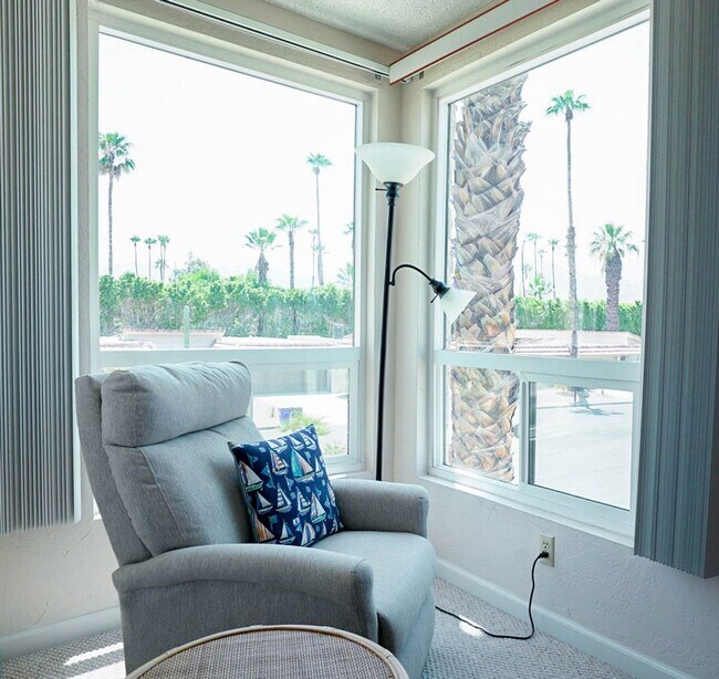Foto del edificio - Lakeside Golf Course Retreat in Cathedral ...