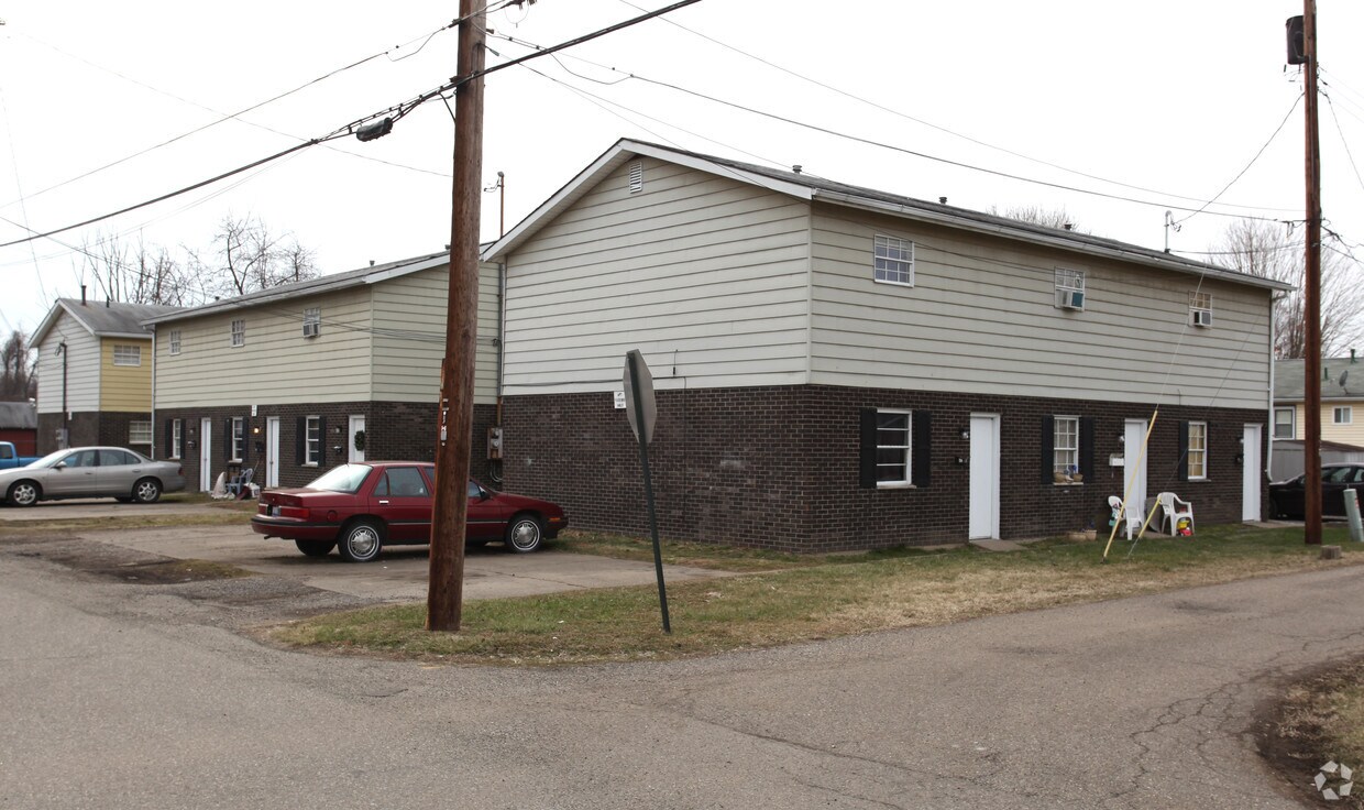 Primary Photo - 605 Cross St