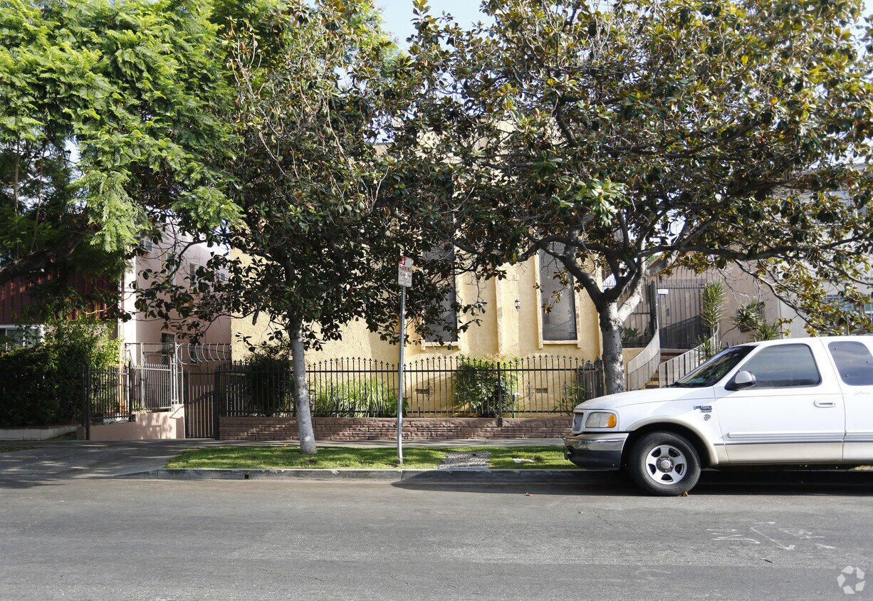 Building - 5811 Harold Way