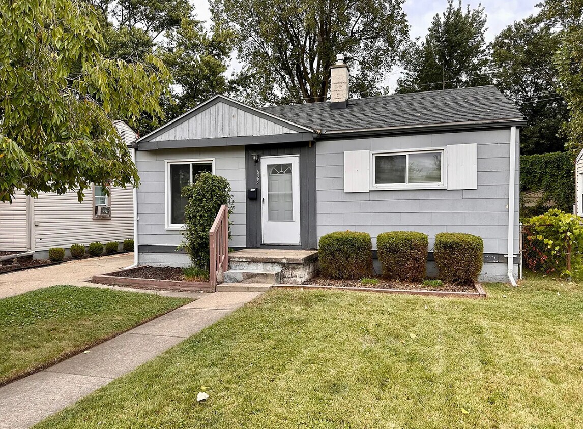 Primary Photo - 625 Kalama Ave
