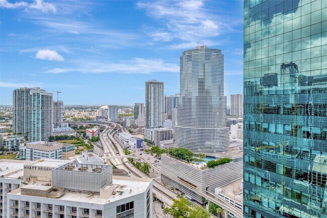 Building Photo - 200 Biscayne Blvd Way