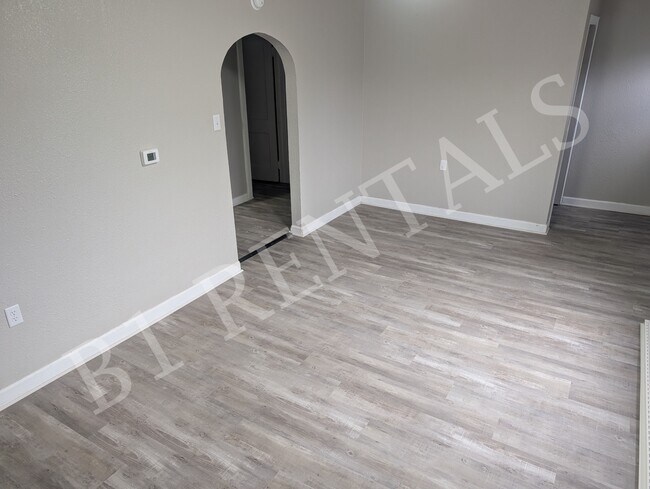 Building Photo - 6632 N Mill St