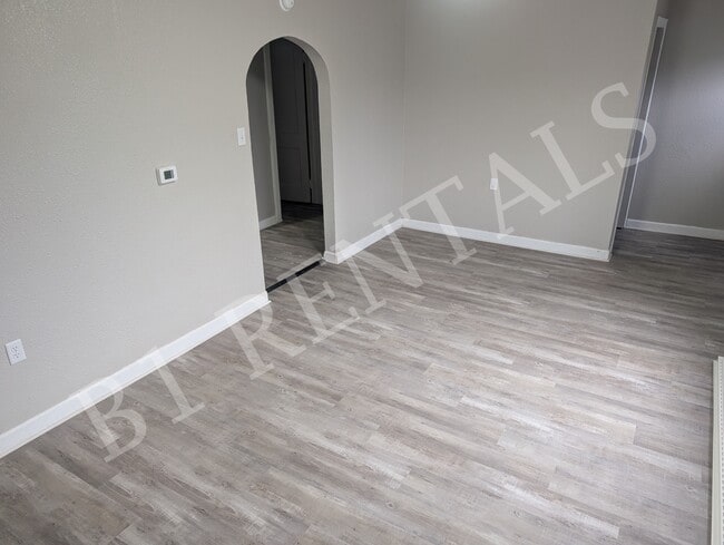 Foto del edificio - 6632 N Mill St