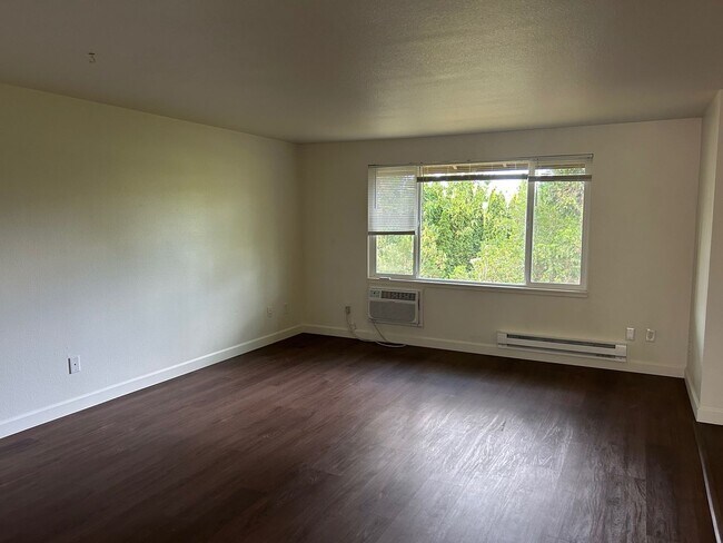 Foto del edificio - Beautiful Hillsboro Condo Completely Remod...