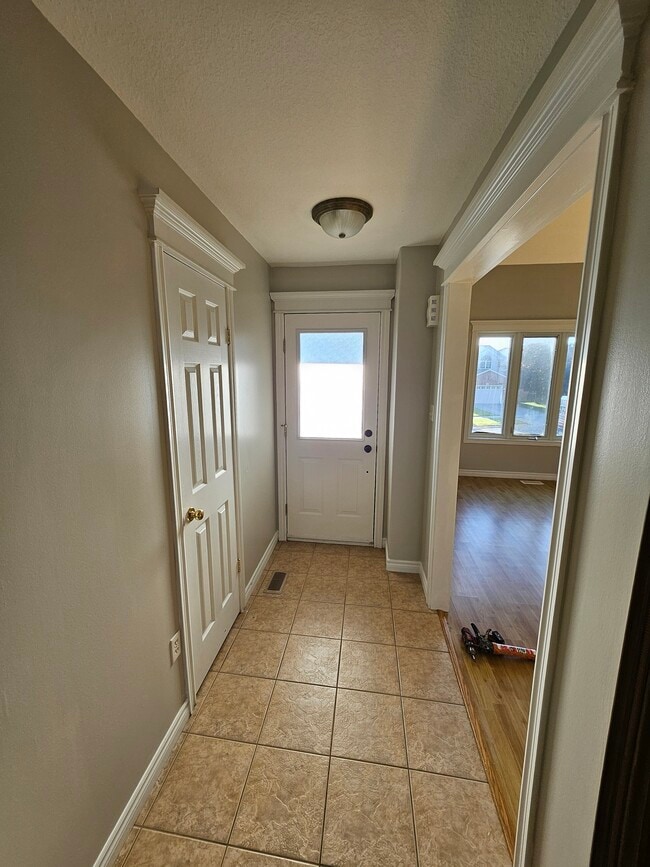 Building Photo - 443 Activa Av