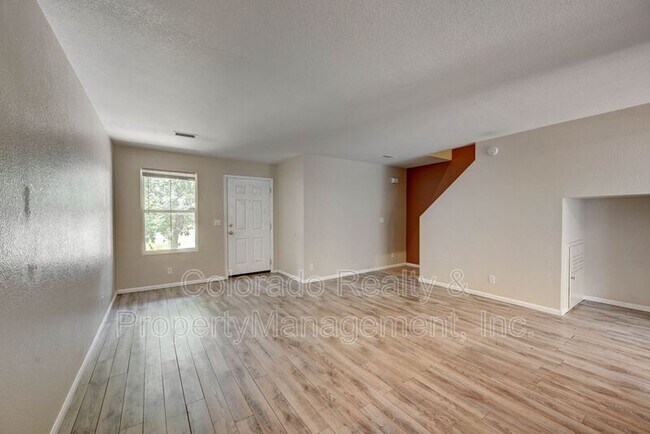 Foto del edificio - 9324 Welby Rd Terrace