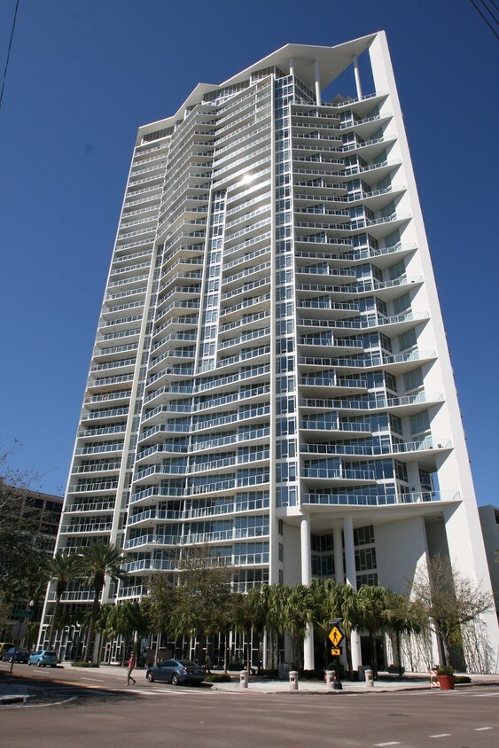 175 1st St S, Saint Petersburg, FL 33701 Condo for Rent in Saint