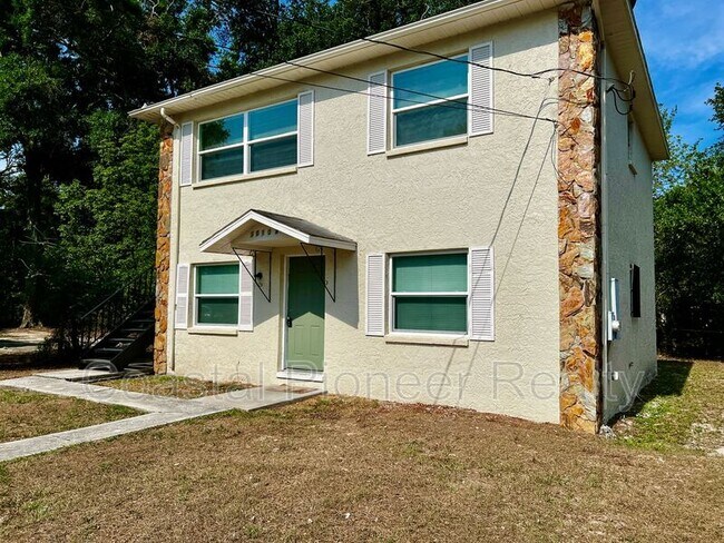 Building Photo - 10104 N Aster Ave