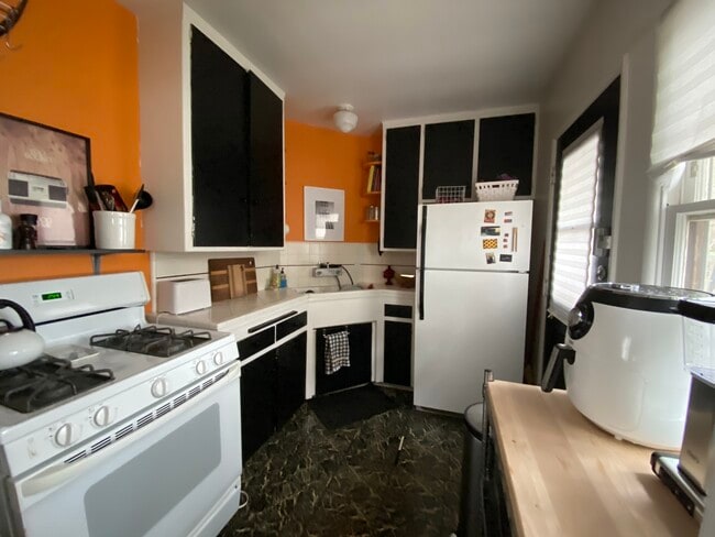 Foto del edificio - 1551 Rendall Pl