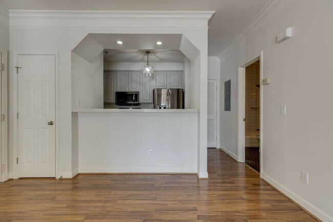 Foto del edificio - Spacious 1 Bed/ 1 Bath Condo in Melrose-Wa...
