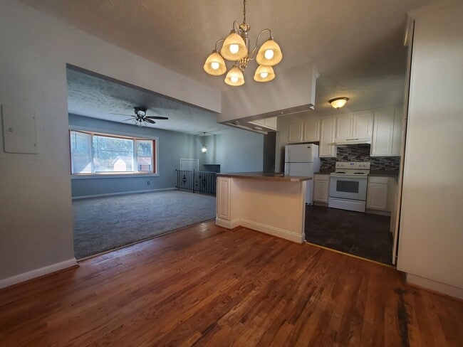 Building Photo - 1507 Grandview Dr
