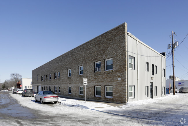Building Photo - Highland Apartments