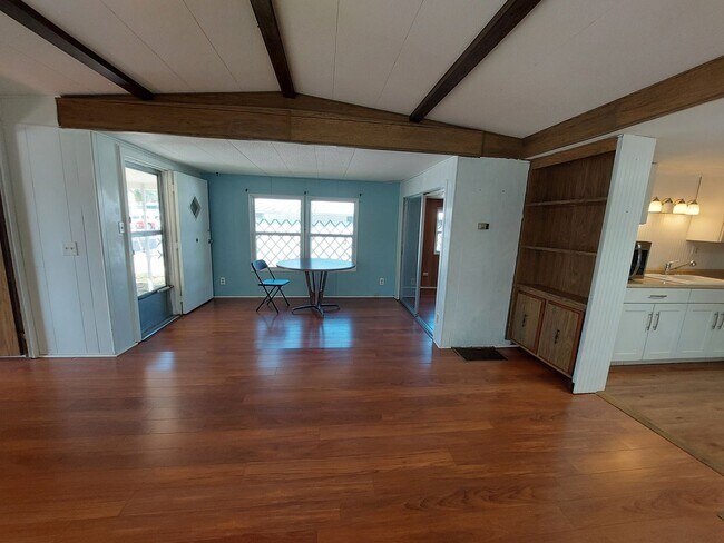 Foto del edificio - 55+ Community Home in Saralake Estates – 2 Bed / 2 Bath