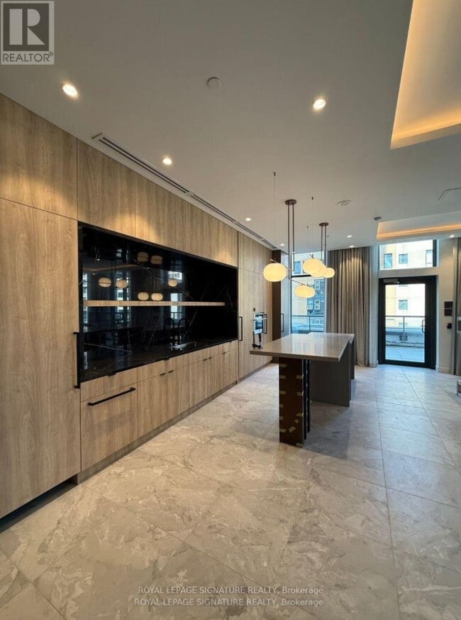 Building Photo - 252 Church St