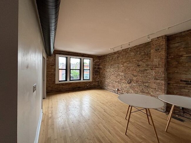 Building Photo - 3317 W Fullerton Ave