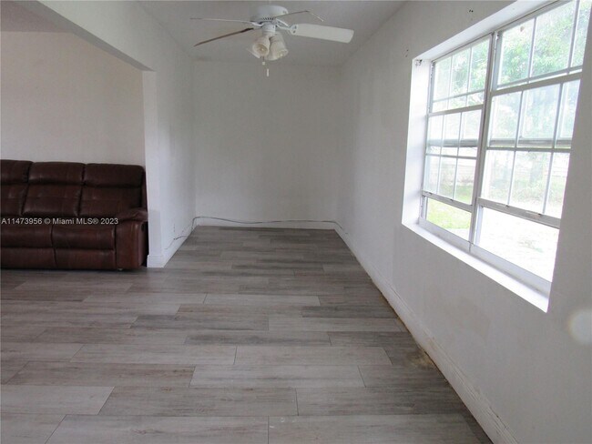 Foto del edificio - 4760 NW 2nd Pl