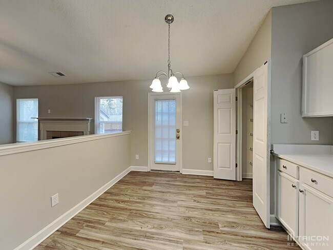 Foto del edificio - 607 Kingville Dr