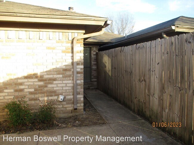 Foto del edificio - 3 br, 2 bath House - 6649 South Creek Dr