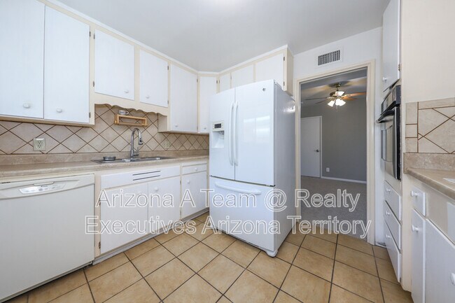 Foto del edificio - 3008 E 6th St