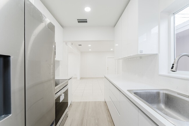Foto del edificio - 1020 SW 74th Ave