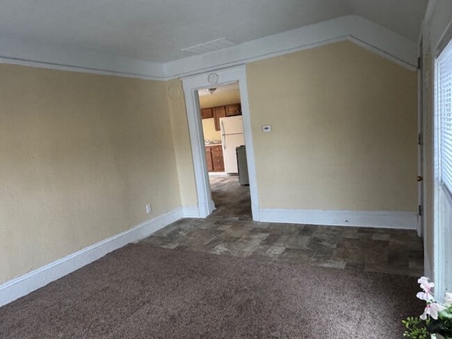 Foto del edificio - 629 Otter Ave