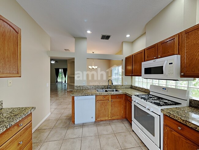 Building Photo - 6223 Blackberry Ln