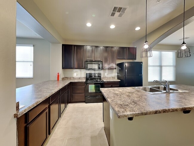 Building Photo - 889 S Storment Ln