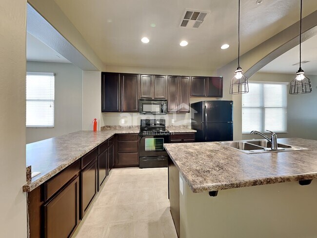 Foto del edificio - 889 S Storment Ln