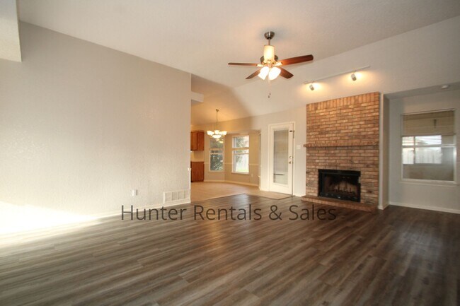 Foto del edificio - 4001 Tallwood Dr