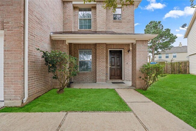 Foto del edificio - 8143 Sanders Forest Ct