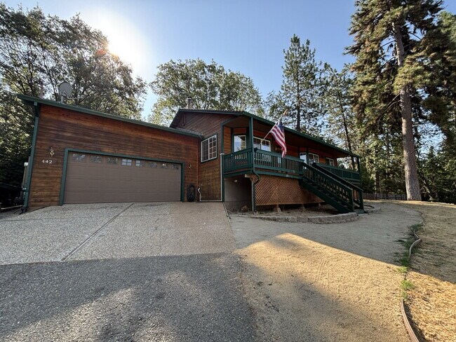 Foto del edificio - Freshly remodeled home in Pleasant Valley with private yard for rent!