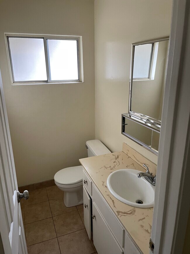 Building Photo - 2040 N Derek Dr