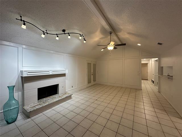 Building Photo - 1104 University Dr