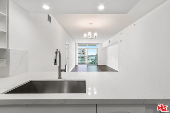 Foto del edificio - 13700 Marina Pointe Dr