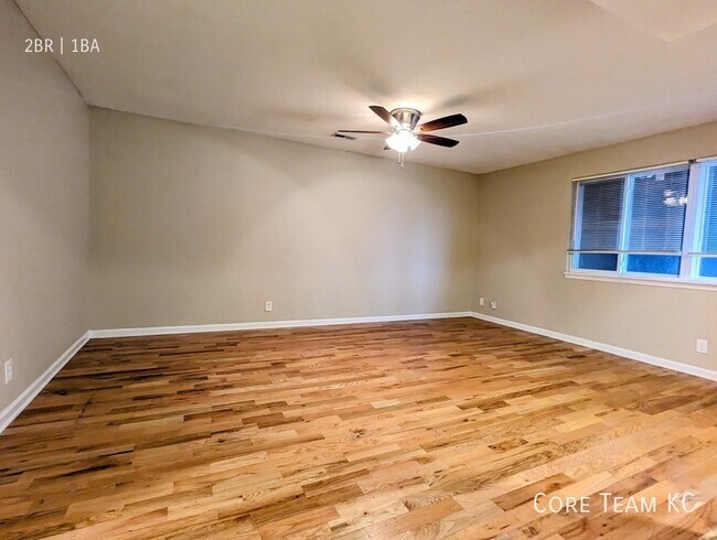 Building Photo - Top floor two bedroom