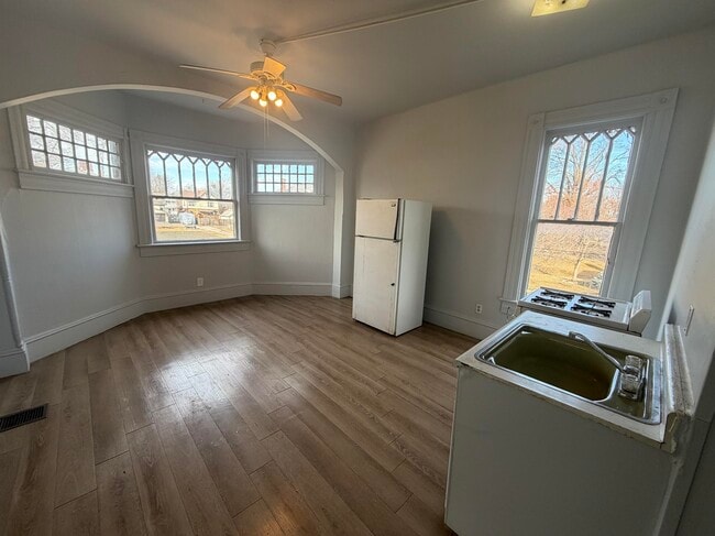 Building Photo - 1137-4 Walnut-