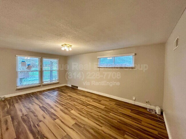 Foto del edificio - 1411 Midland Blvd