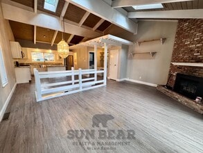 Building Photo - 321 Ski Way