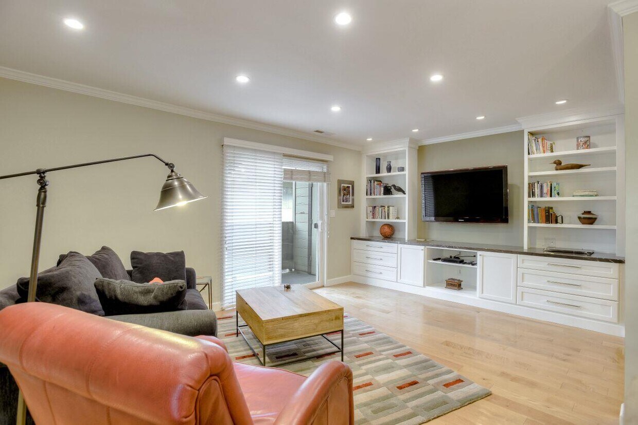 27 El Camino Real, Burlingame, CA 94010 Room for Rent in Burlingame