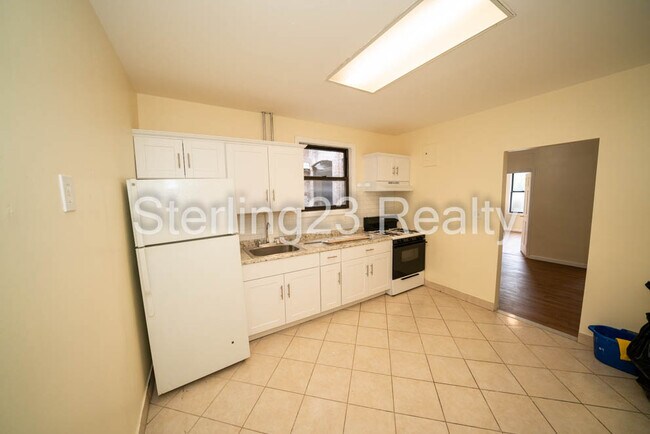 Building Photo - 4506 30th Ave