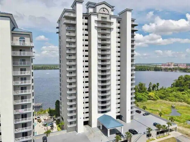 Building Photo - 13415 Blue Heron Beach Dr