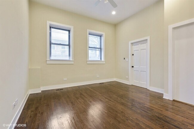 Building Photo - 1614 W Leland Ave