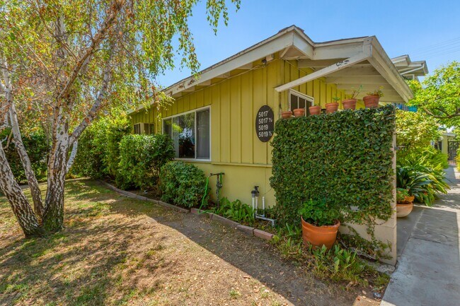 Front - 5019 Cahuenga Blvd