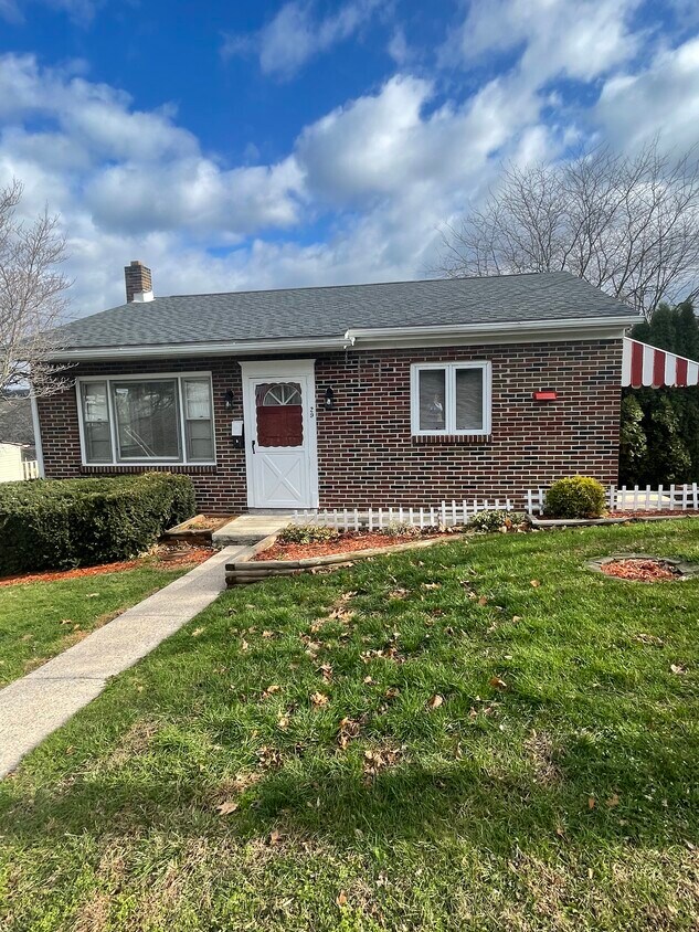 29 Spruce St, Mohnton, PA 19540 House for Rent in Mohnton, PA
