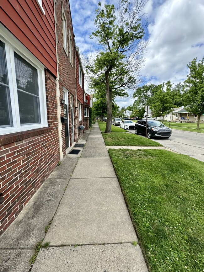 Building Photo - 3456 Laura St
