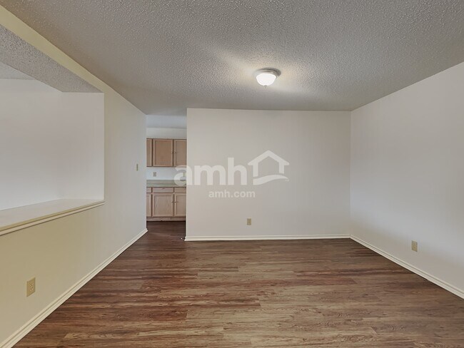 Building Photo - 8026 Myrtle Glade