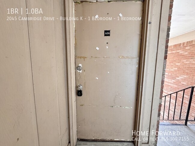 Foto del edificio - 2045 Cambridge Dr