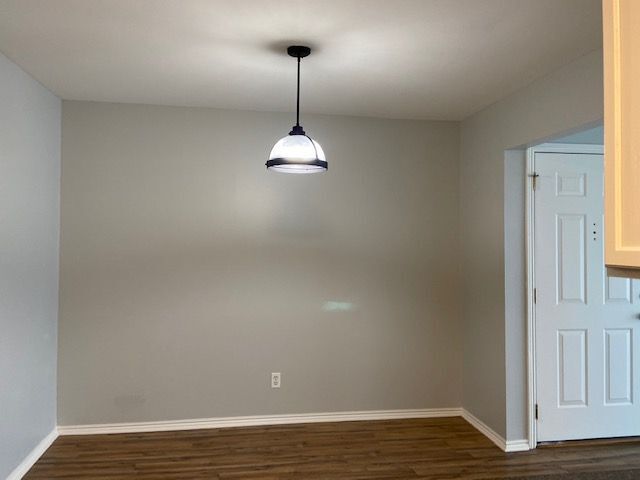Dining area - 2440 Parmenter Blvd