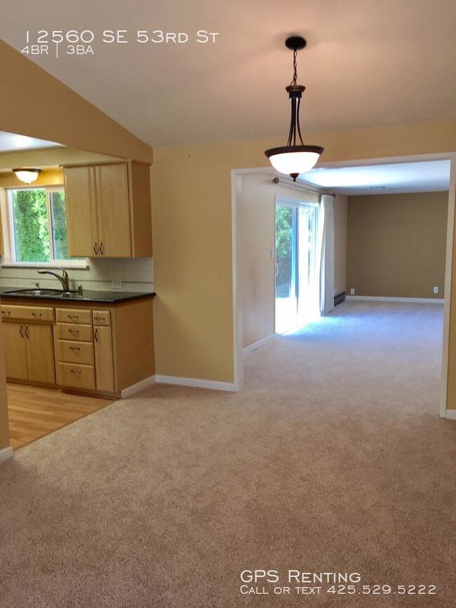 Building Photo - 4 bedroom in Bellevue WA 98006