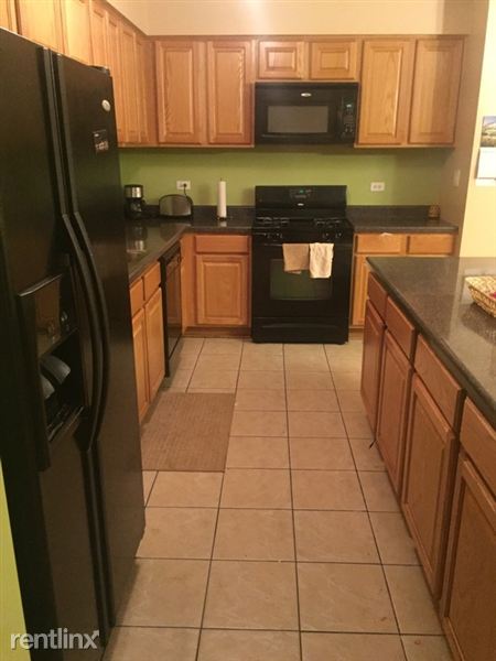 Building Photo - 6560 W Diversey Ave